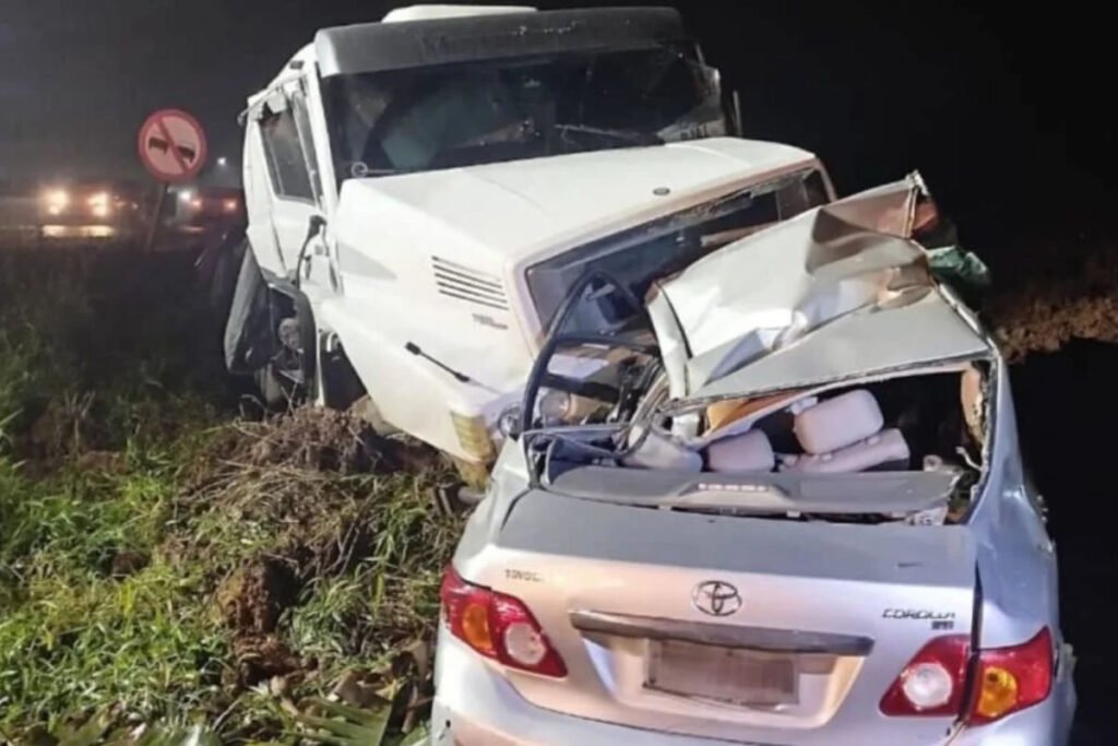 Motorista Morre e Caminhoneiro Fica Ferido em Colisão Grave na BR-470, Santa Catarina